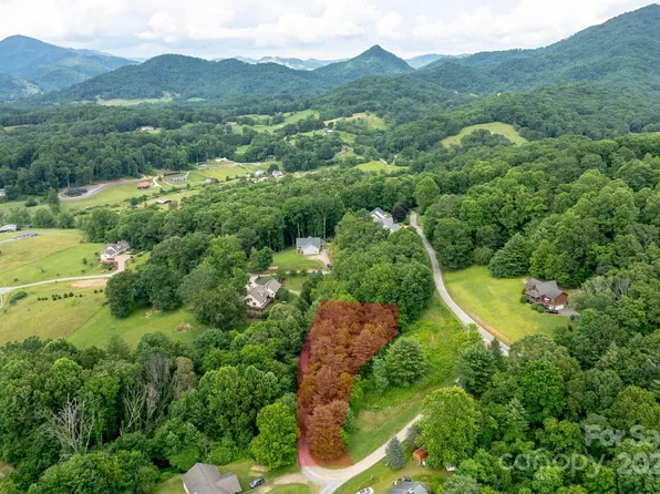 40 Sedgefield Pl, Clyde, NC 28721