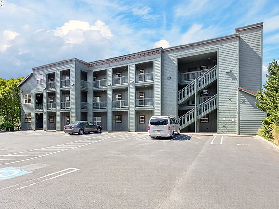 5th image of 1220 Bay St #302