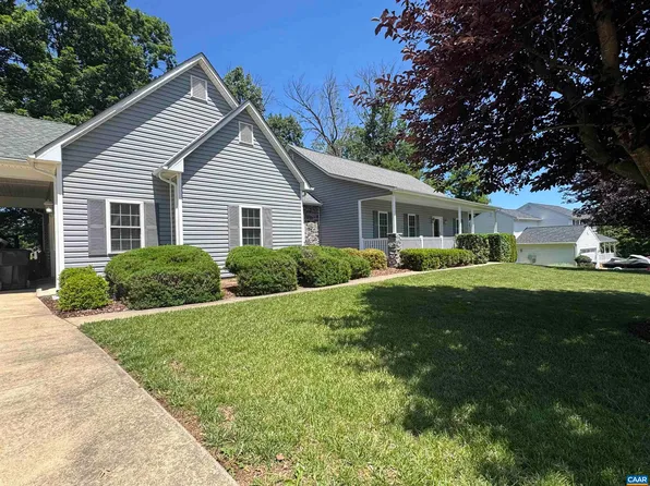 18 Forest View Ln, Fishersville, VA 22939