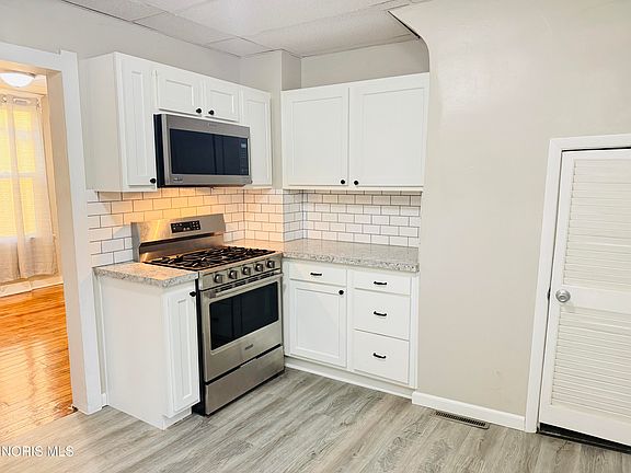 4th image of 266 E Hudson St