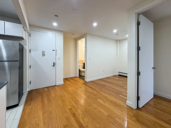 924 Metropolitan Avenue image 2 of 36