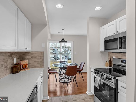 3rd image of 227 Silver Leaf Rdg