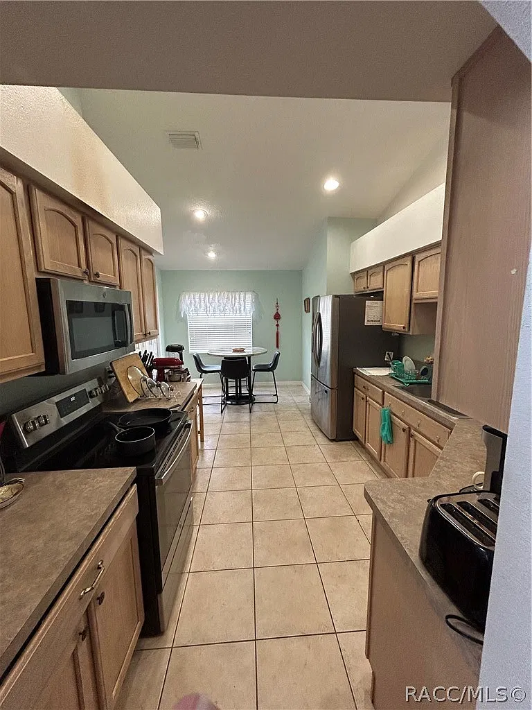 3 bed, 2.0 bath, 1727 sqft, $2,200 — Photo 3