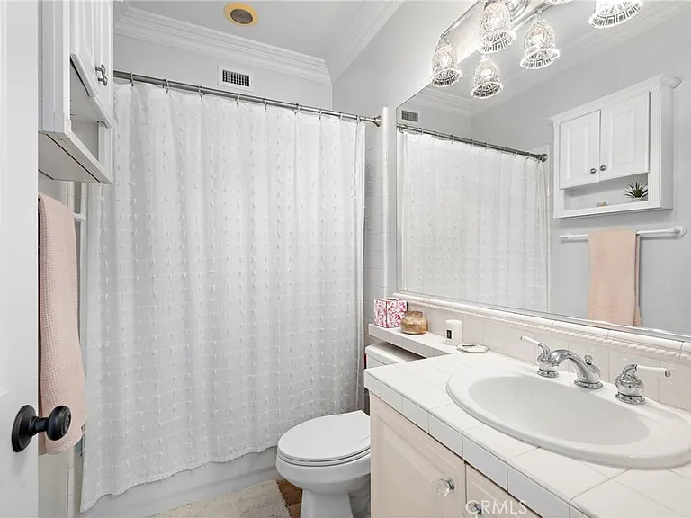 8 Victoria Ln — Photo 38