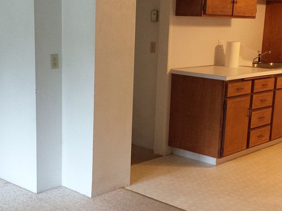 3rd image of 654 NE Laurance St