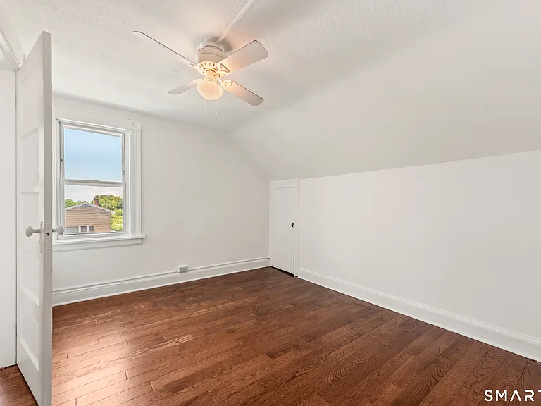 318 Suburban Ave — Photo 31