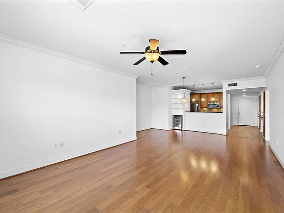 5th image of 2203 Dorrington St APT 303
