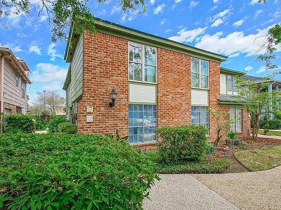 3rd image of 34 Heritage Ln #34