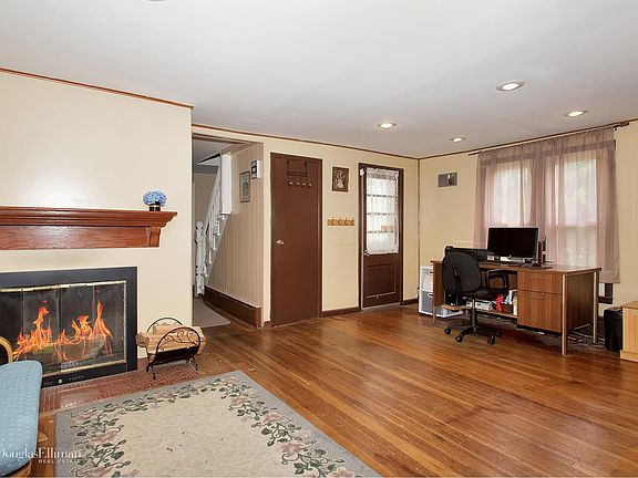 3rd image of 2526 Central Ave