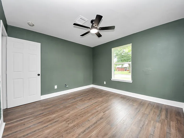 608 Trinity Ln — Photo 24