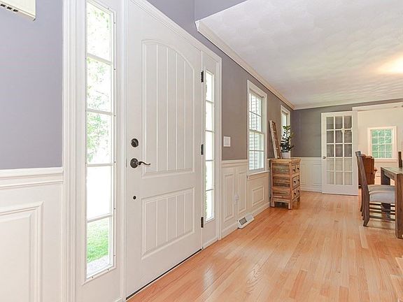 4th image of 11 Crowe Farm Ln