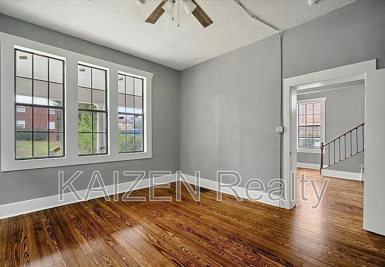 156 N Tucker St — Photo 15