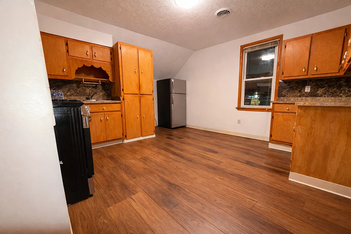 Building Photo - 3521 Walton Ave #UP