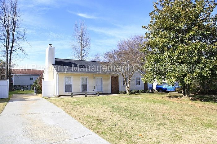 1st image of 2613 Dion Ave