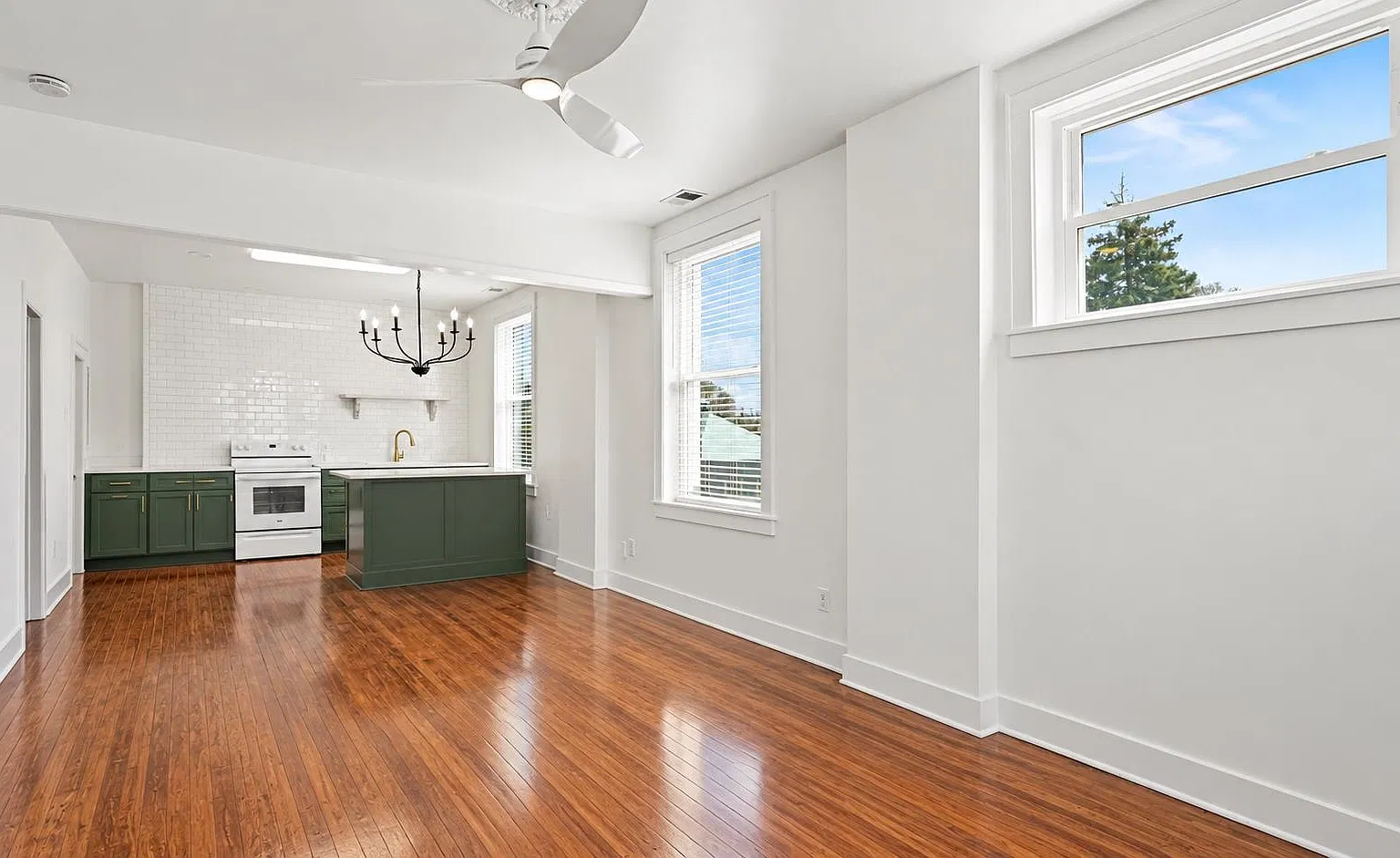 2 bed, 1.0 bath, 983 sqft, $1,900 — Photo 4