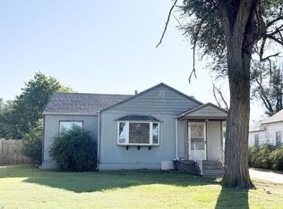 1611 N Lincoln St, Russell, KS 67665