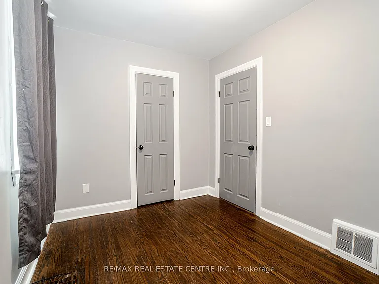 102 Wilson Rd S #UPPER LEVEL — Photo 19