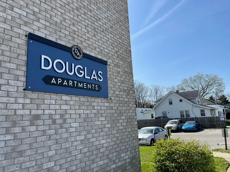4912 Douglas Rd — Photo 16