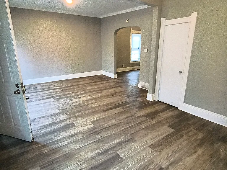 1407 Colton St — Photo 7
