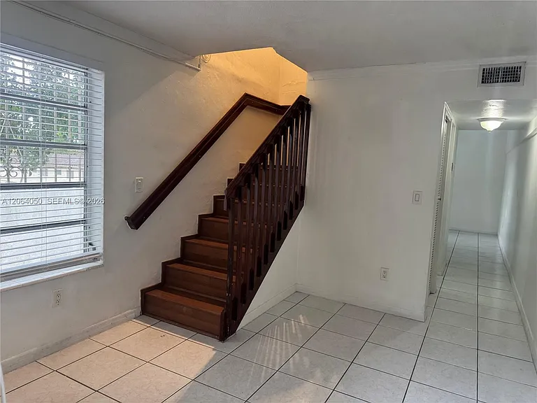 11 SW 32nd Ave #4 — Photo 4