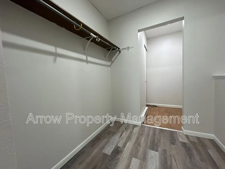 906 E E St #F — Photo 9