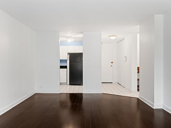 5th image of 2728 N Hampden Ct APT 301