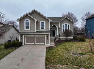430 SW Brielle Ln, Lees Summit, MO 64082