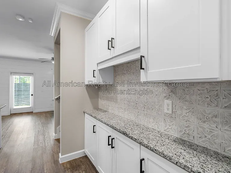 1817 Stable Ln — Photo 5