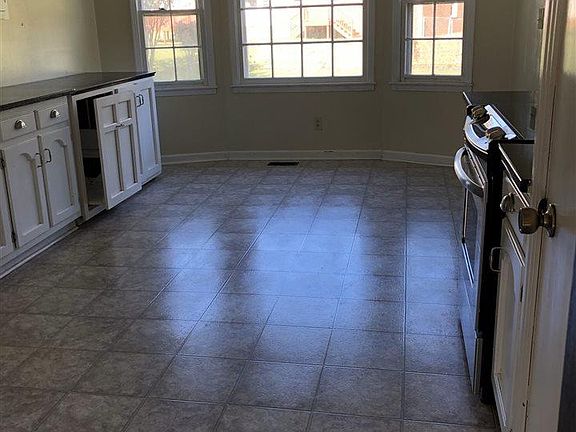 4th image of 627 Versailles Dr SE