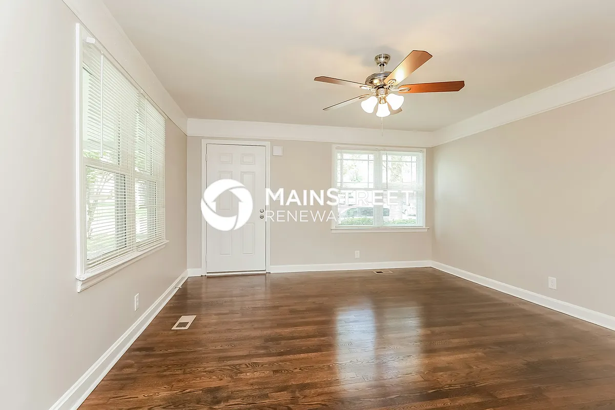 Living Room - 209 W Bledsoe St