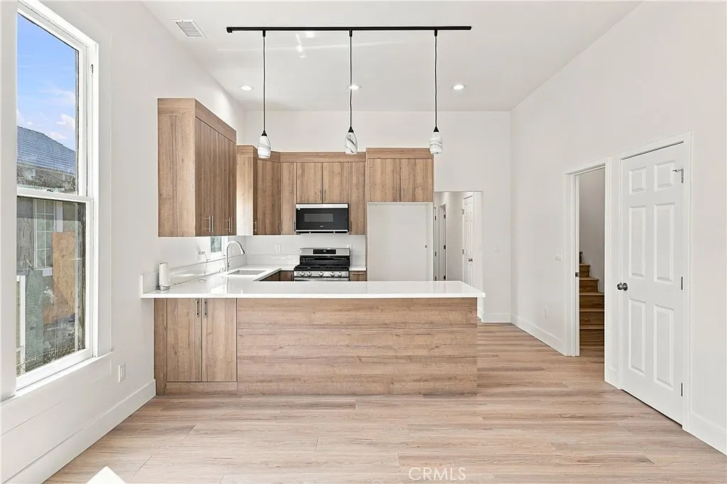 2 bed, 1430 sqft, $3,199 — Photo 1