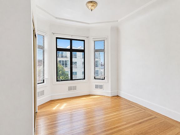 3rd image of 812 Taraval St APT C