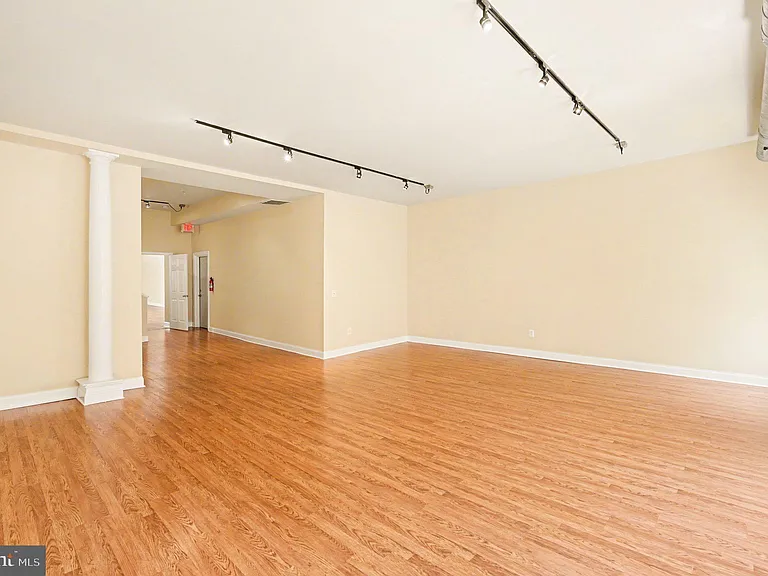 338 N Charles St — Photo 27