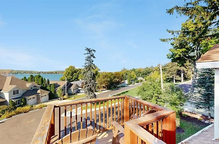 830 Pine Tree Ln — Photo 33