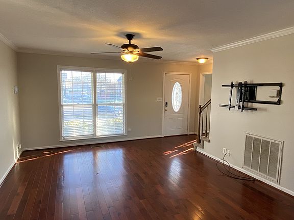 3rd image of 803 Parkview Ct