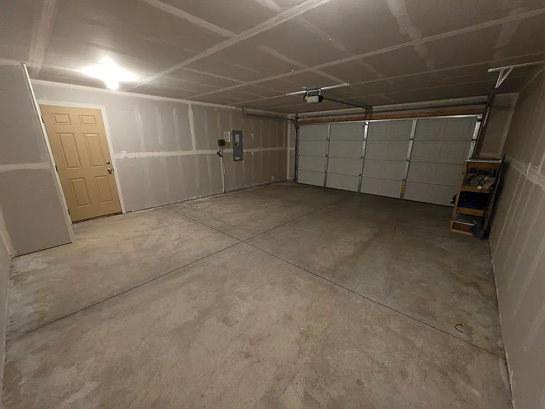 918 Cougars St — Photo 13