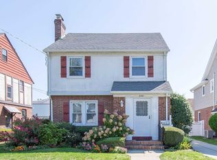 2561 Rockville Centre Pkwy, Oceanside, NY 11572