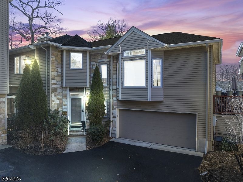 1st image of 29 Clarken Dr