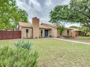 3401 Livingston Ln, Carrollton, TX 75007