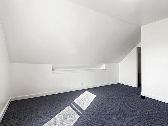 4th image of 913B Saint Clair Ave
