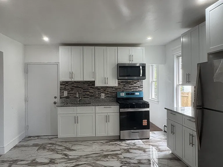 20 Coe St — Photo 6