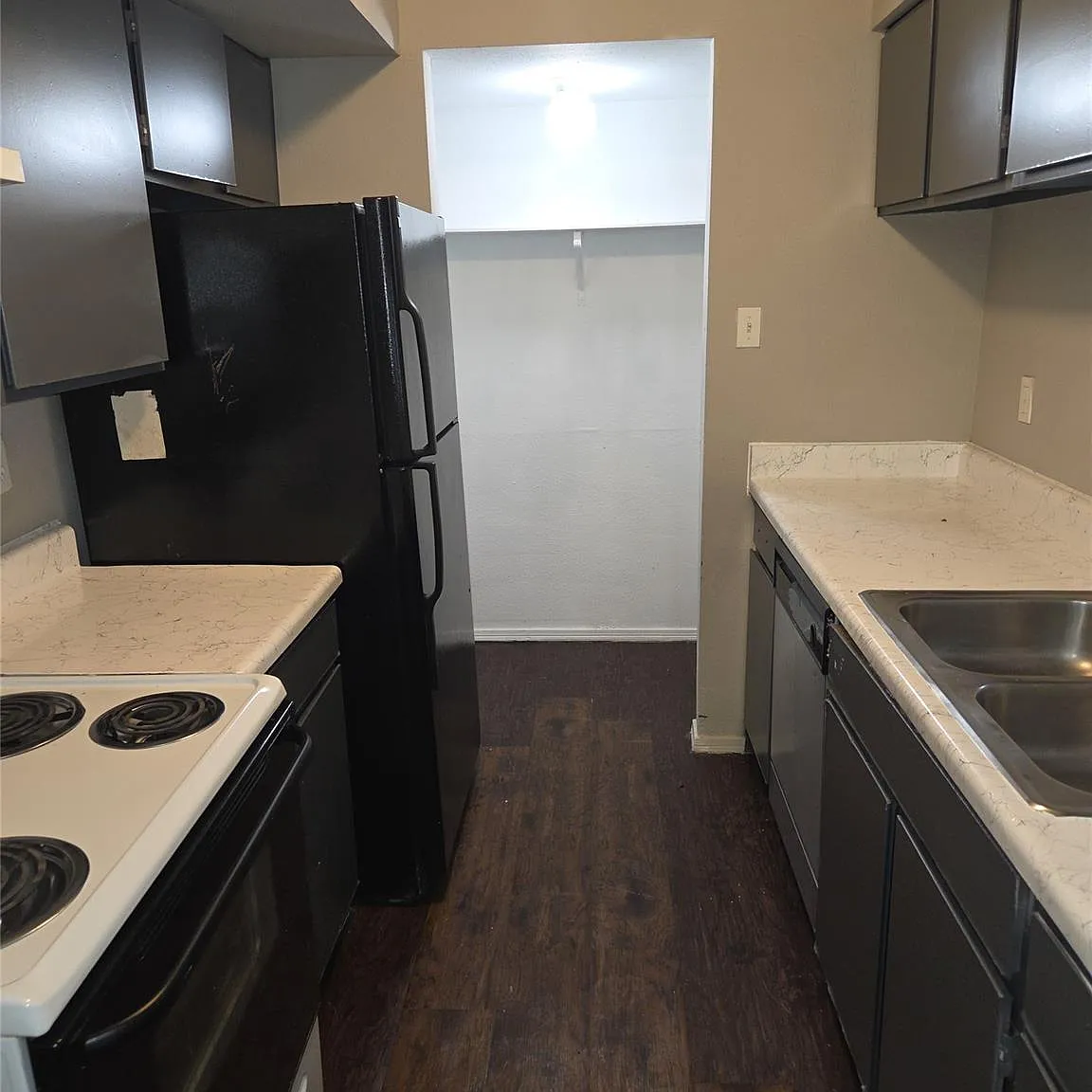 2 bed, 2.0 bath, 781 sqft, $1,225 — Photo 3