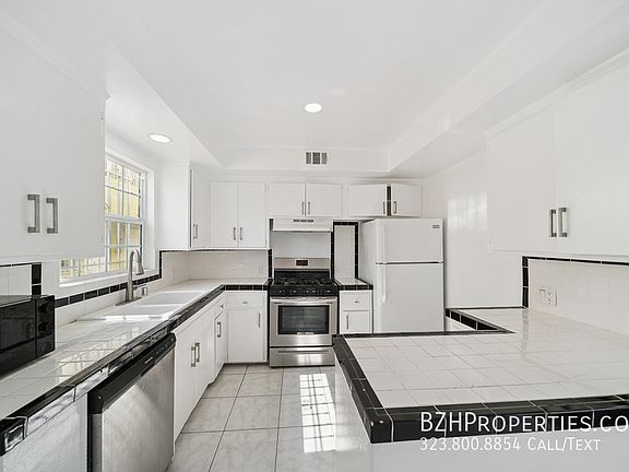 3rd image of 7705 Romaine St APT 3