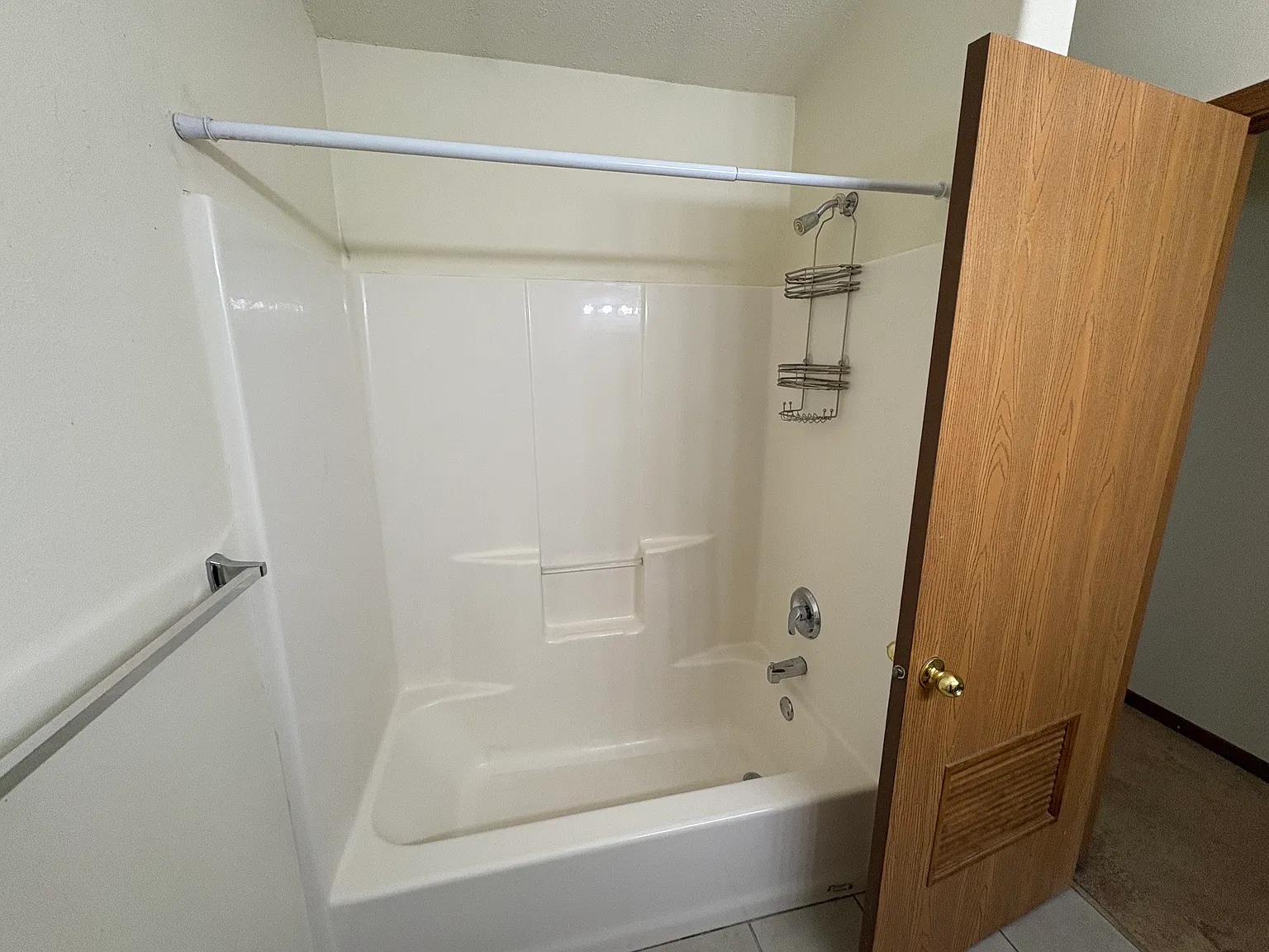 6 bed, $2,500 — Photo 2