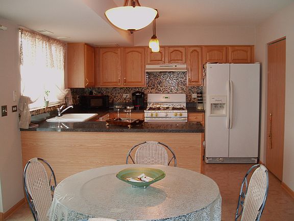 4th image of 543 Truman Dr