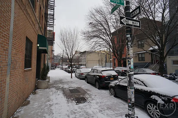 Rented by EXR | media 15