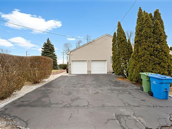 4th image of 368 S Pine Avenue
