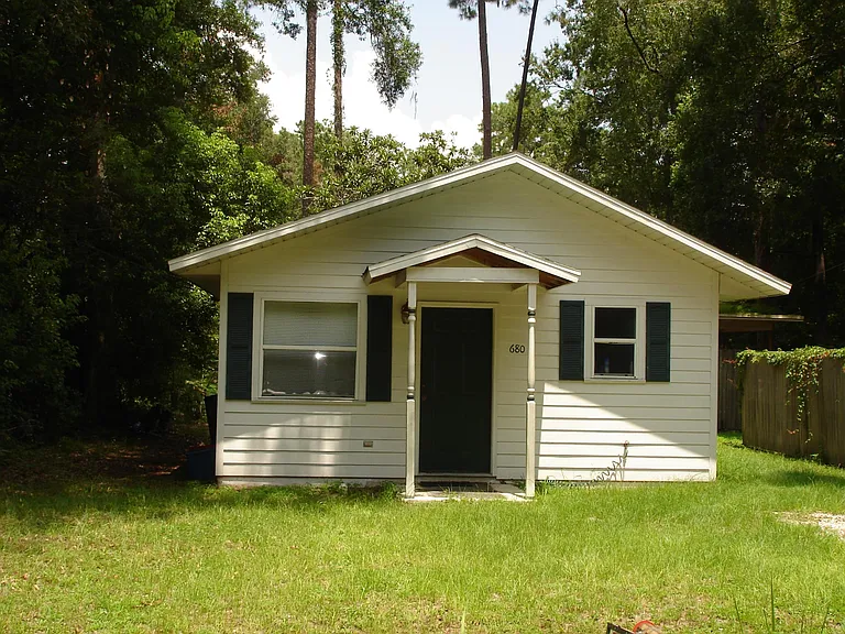 660 NW 20th Ave — Photo 1
