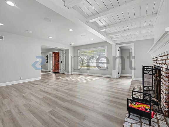 5th image of 4390 Cerritos Ave