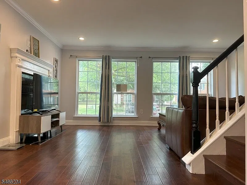 3 bed, 2.5 bath, $3,200 — Photo 2